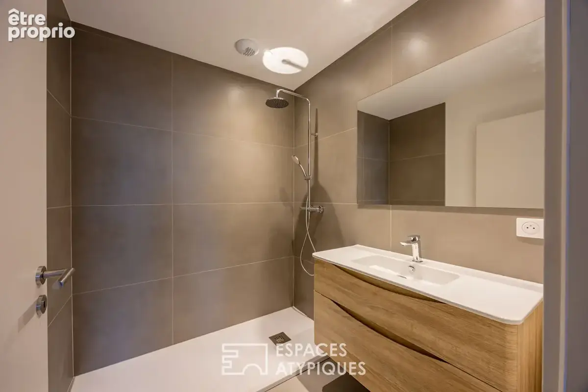 Loft contemporain en duplex et sa terrasse dans une ancienne friche industrielle - photo 8