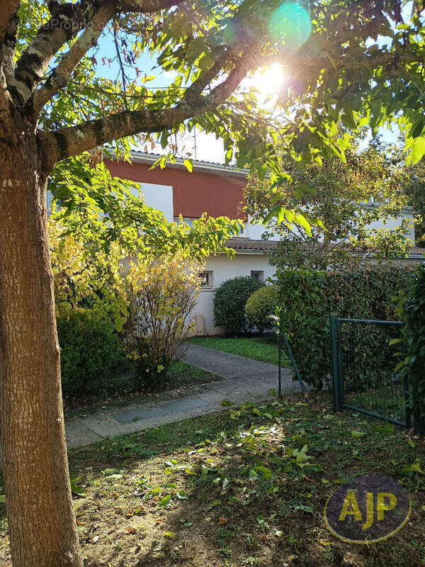 Appartement à PAREMPUYRE