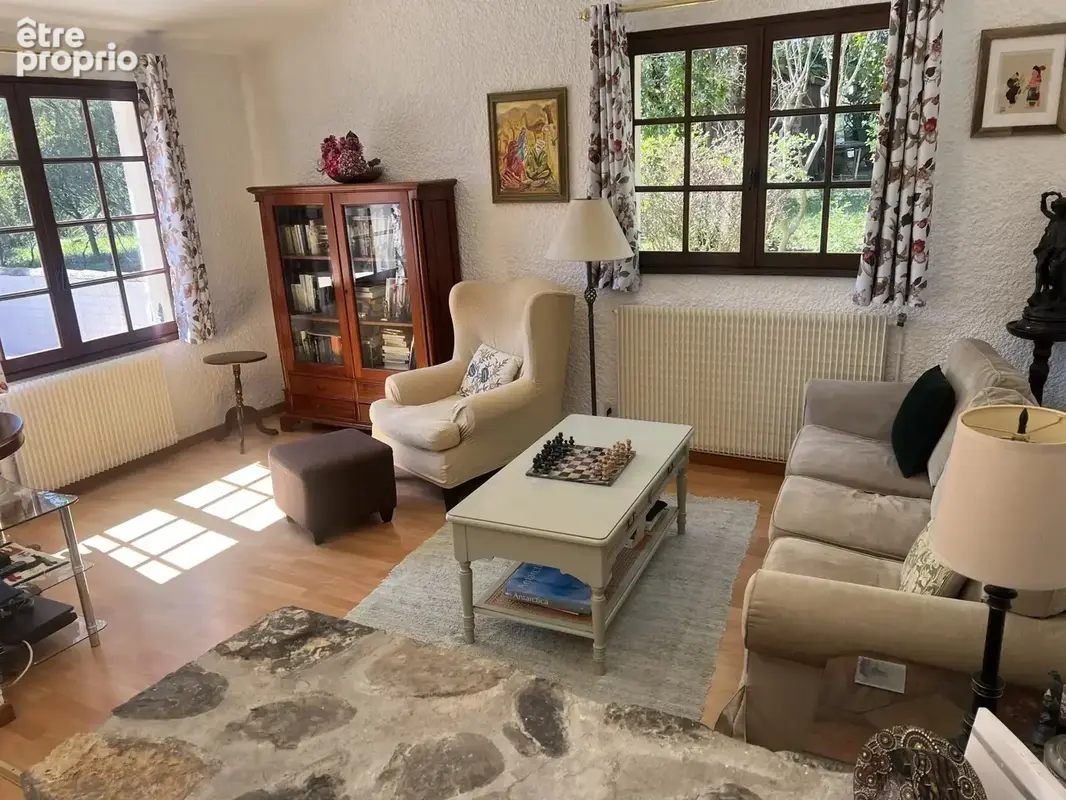 Belle Propriété Indépendante de 5 Chambres Avec Piscine, Vues et Garage - photo 7