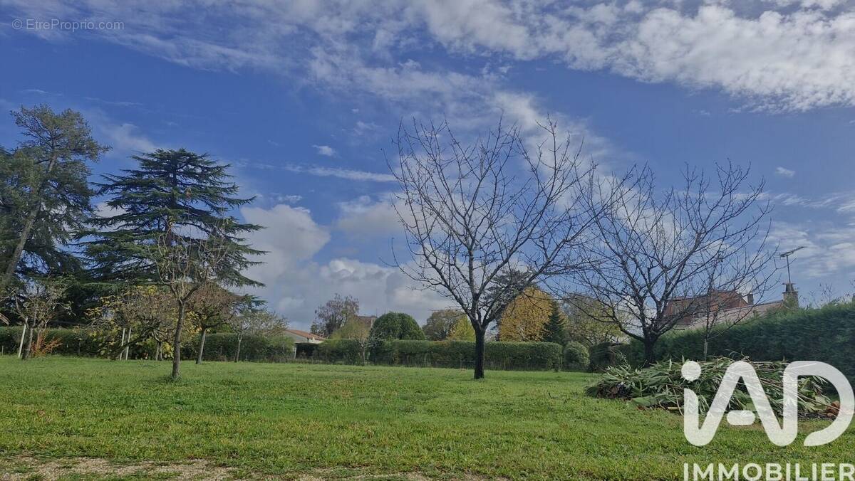 Photo 1 - Terrain à LAMOTHE-MONTRAVEL