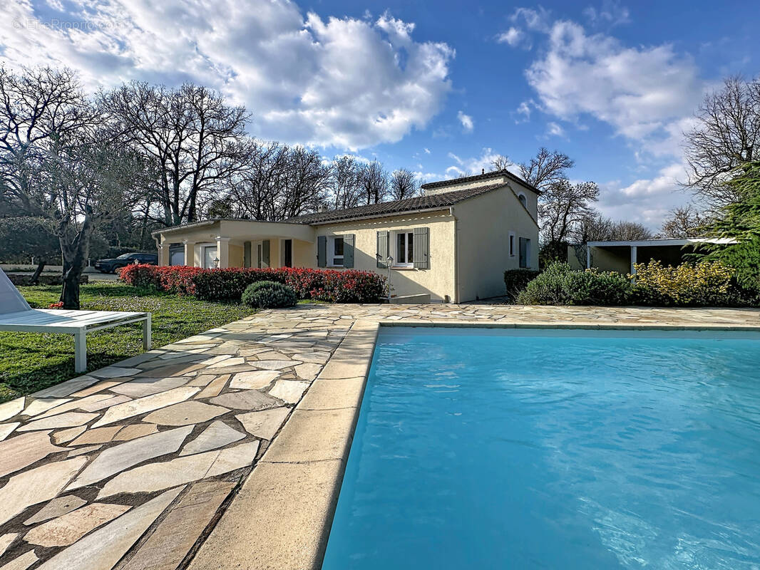 Maison à BAGNOLS-EN-FORET