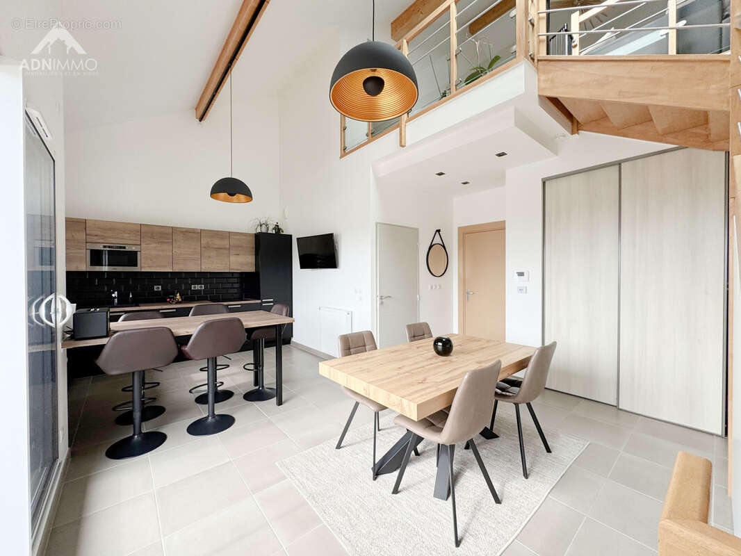 Appartement à PERON