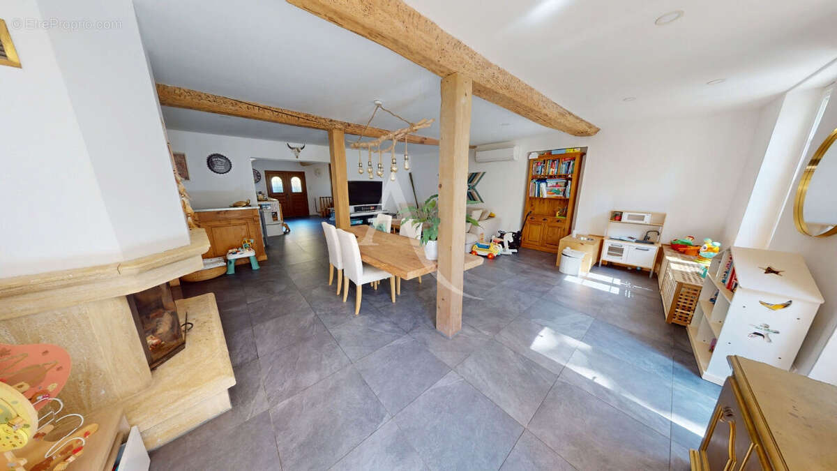 Maison Daux 4 pièce(s) 152 m² sur 336 m² de terrain - photo 2