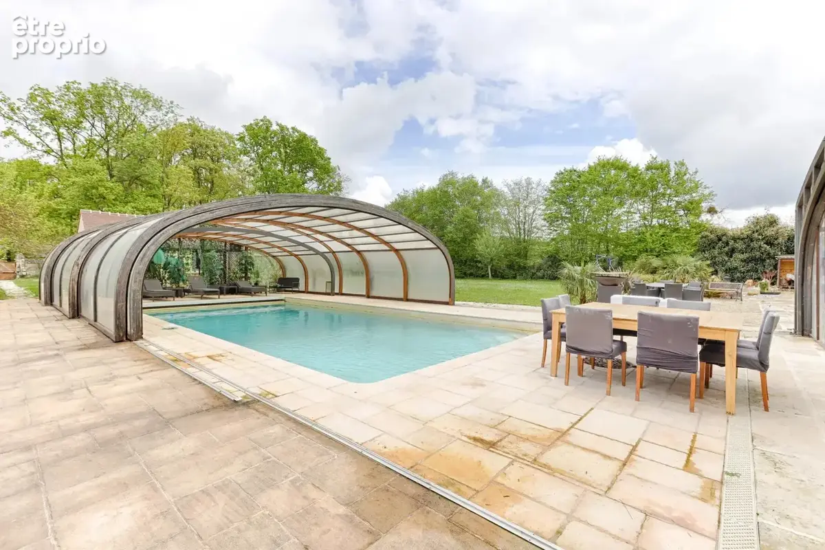 Corps de ferme rénové – 532 m² – 3 dépendances aménagées – Piscine - photo 16