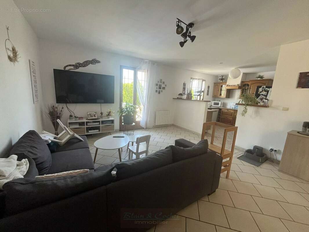 Maison de plain-pied à Saint-Maurice-sur-Fessard - photo 3