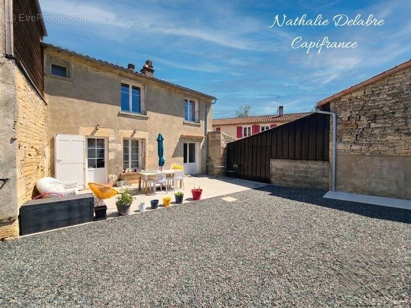 Maison à LA CRECHE