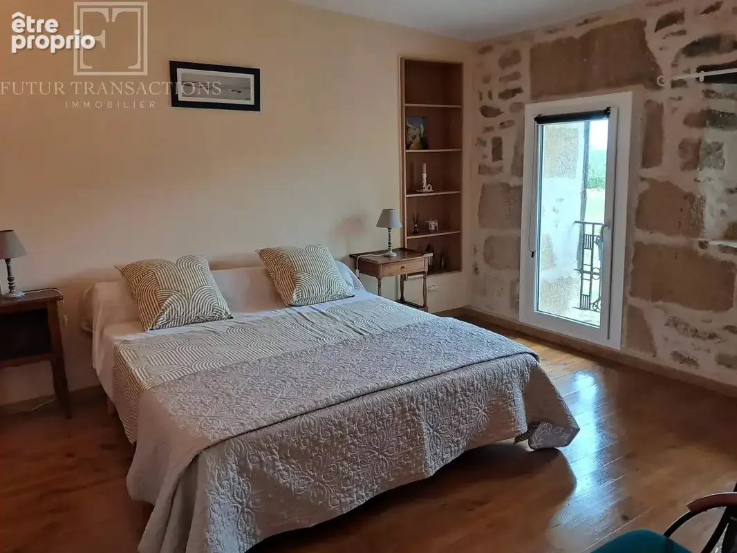 Maison de caractère sur 8175 m² - photo 13