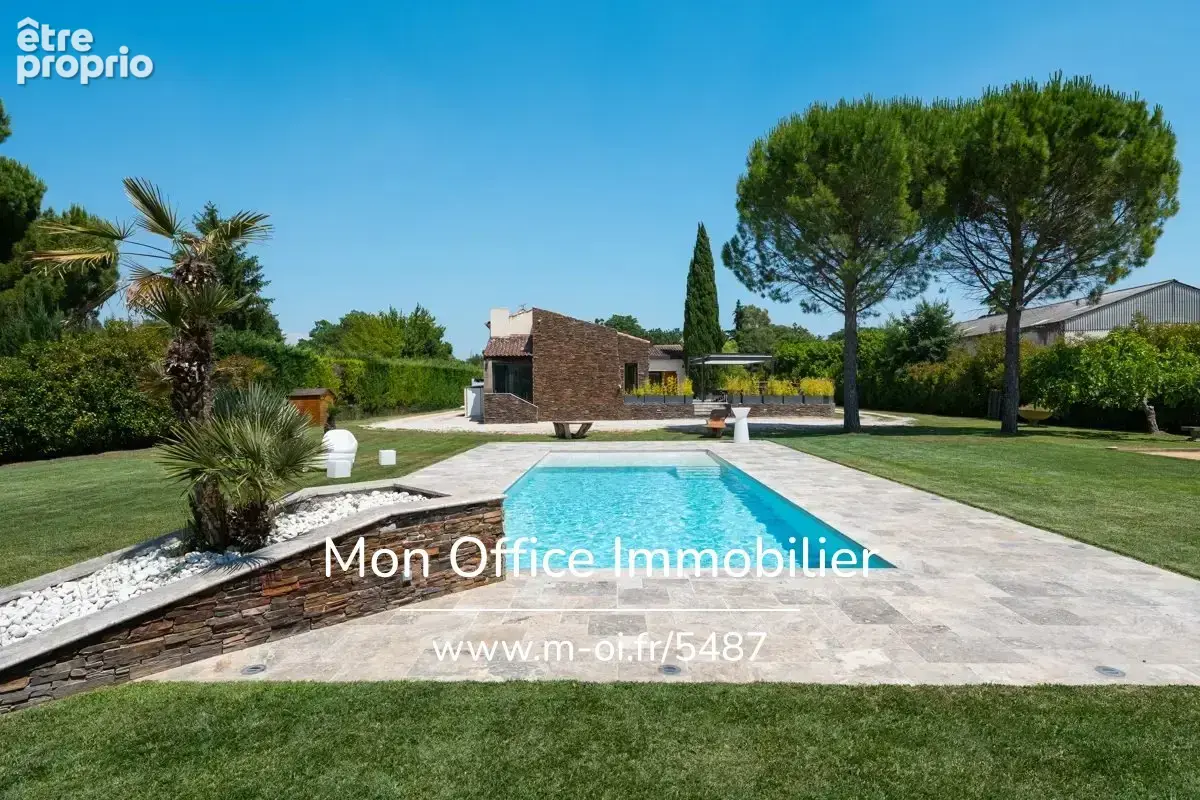 Référence : 6840-DVI -  Villa contemporain de plain-pied, piscine 5 x 12 m, studio indépendant, parc de 4 500 m² - photo 10