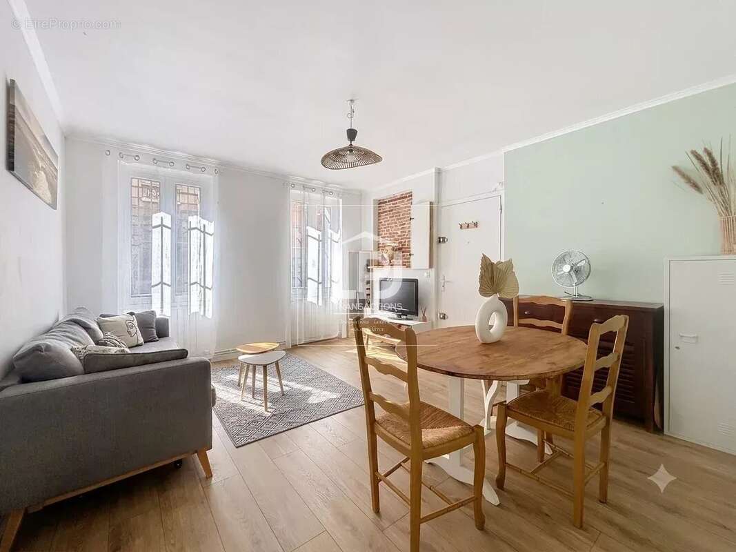 Coup de Cœur aux Chalets : T2 Rénové & Meublé avec Terrasse Unique - photo 2