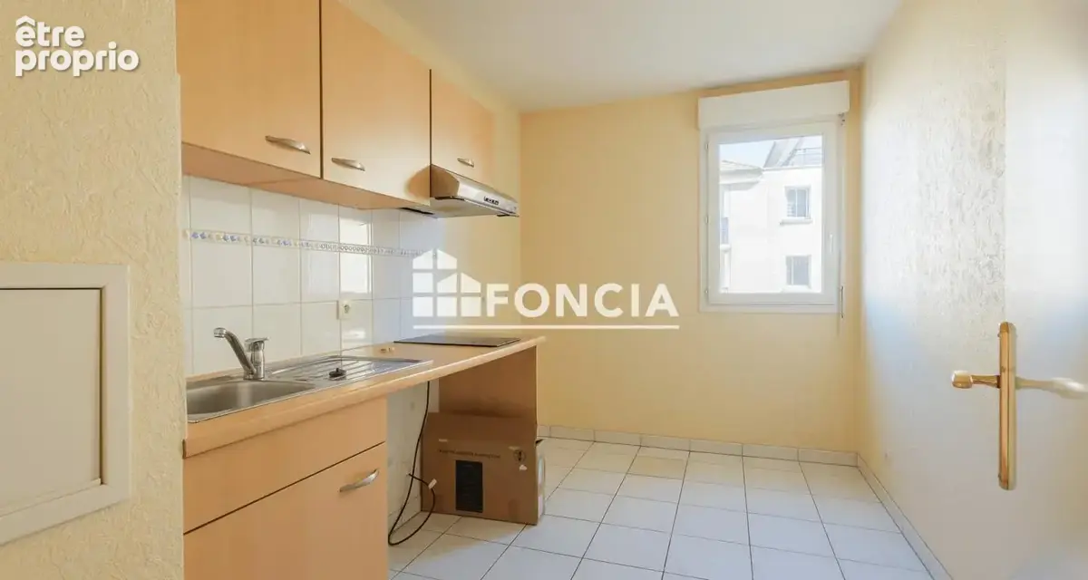 A 2 min du RER A , F2 de 48 m2 avec balcon, terrasse et parking - photo 4
