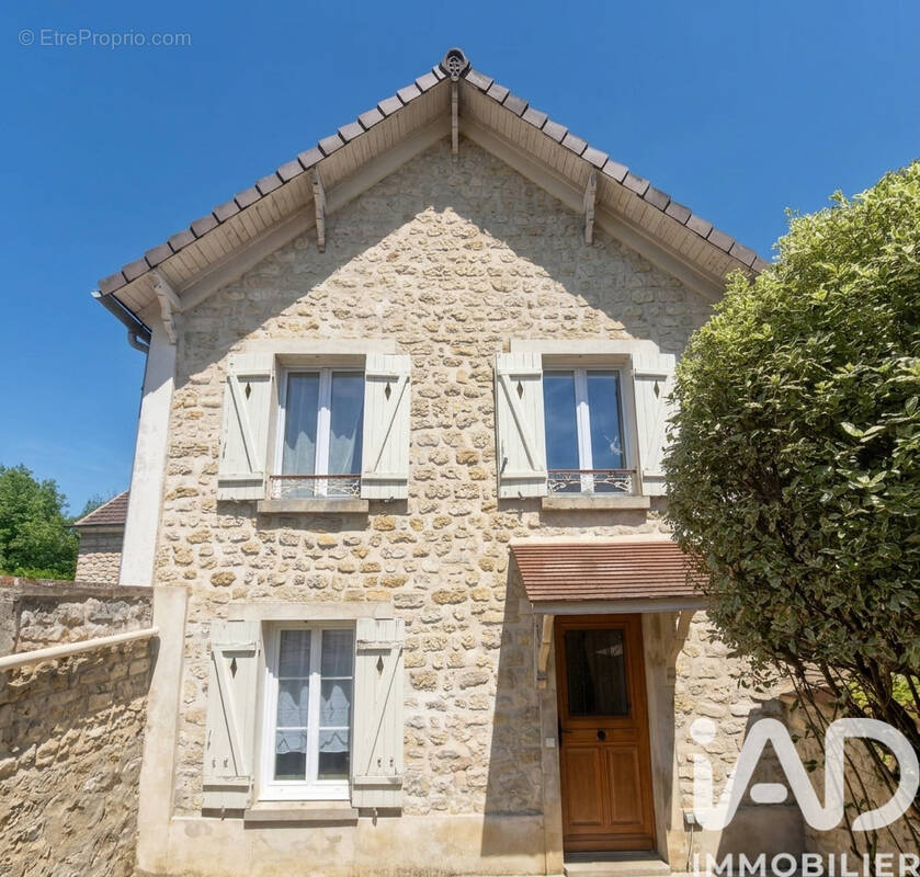Photo 1 - Maison à VALLANGOUJARD