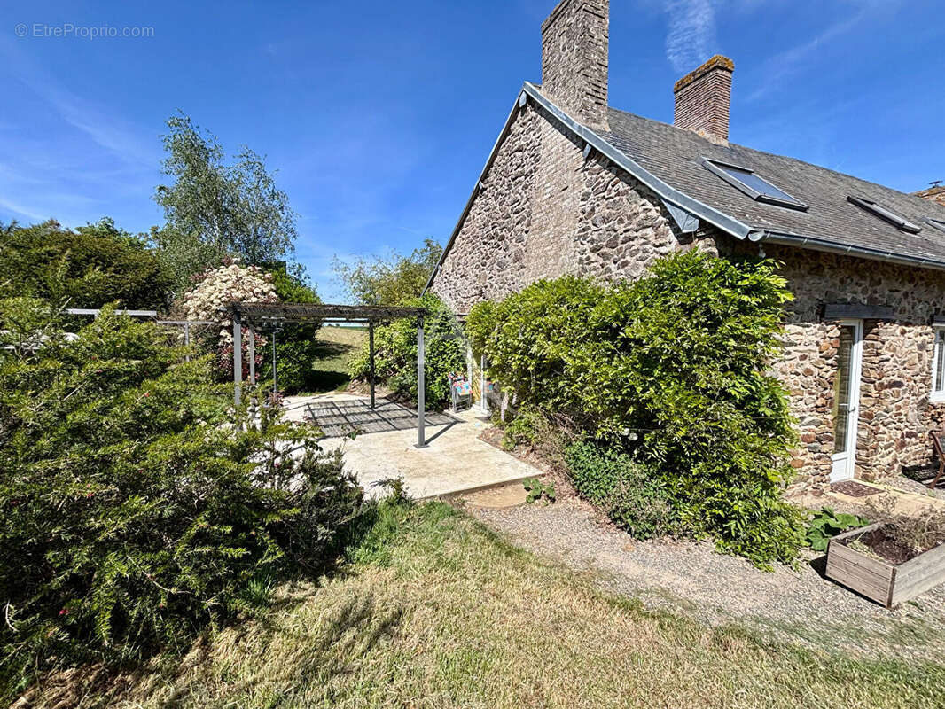 Maison à SAINT-DENIS-D'ANJOU