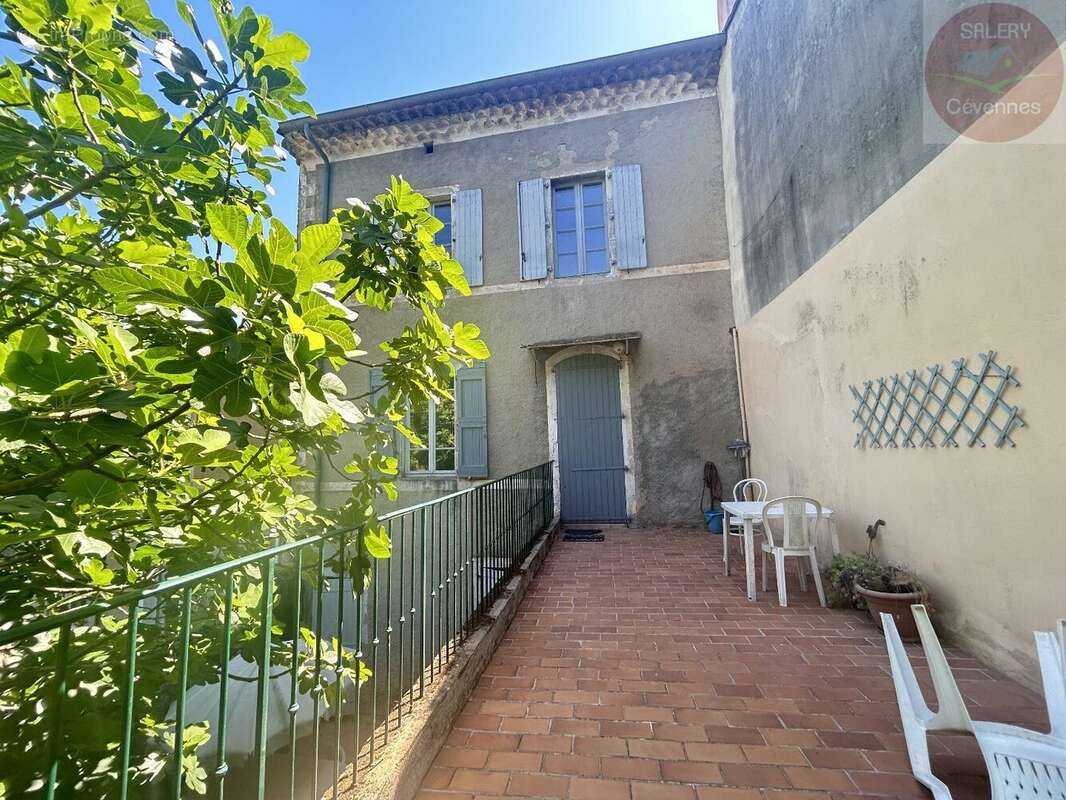Ensemble immobilier - jardin privatif - double potentiel locatif - photo 3