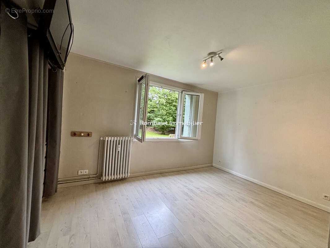 Appartement à LA CELLE-SAINT-CLOUD