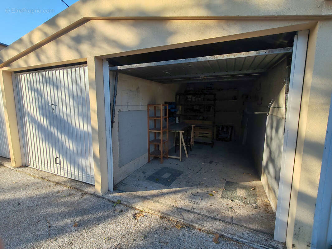 Parking à LA VALETTE-DU-VAR