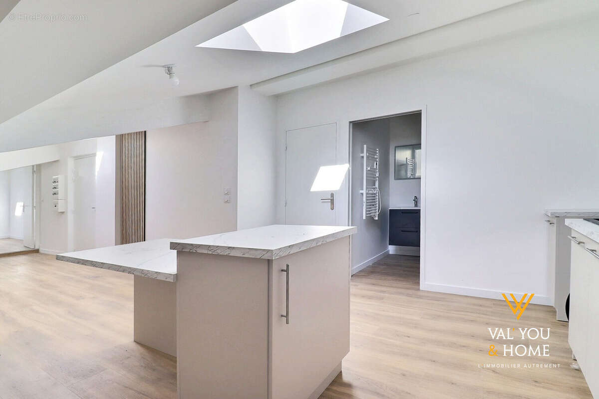 Appartement à LA TOUR-DE-SALVAGNY