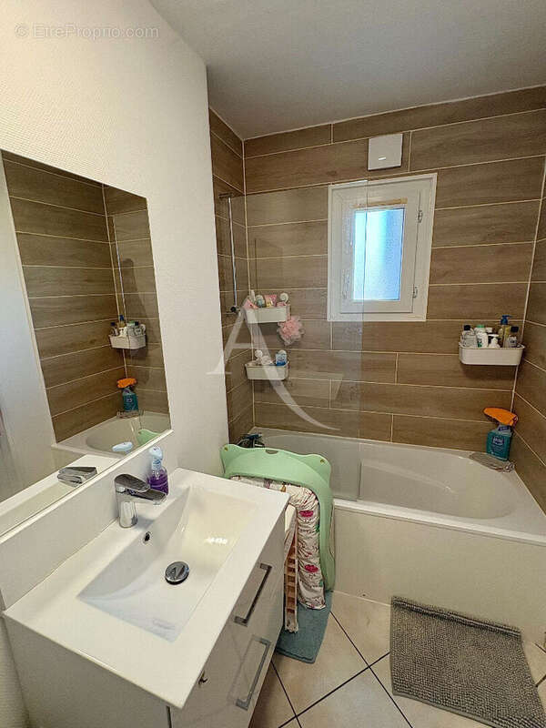 Maison à SAINT-DENIS-DE-L'HOTEL