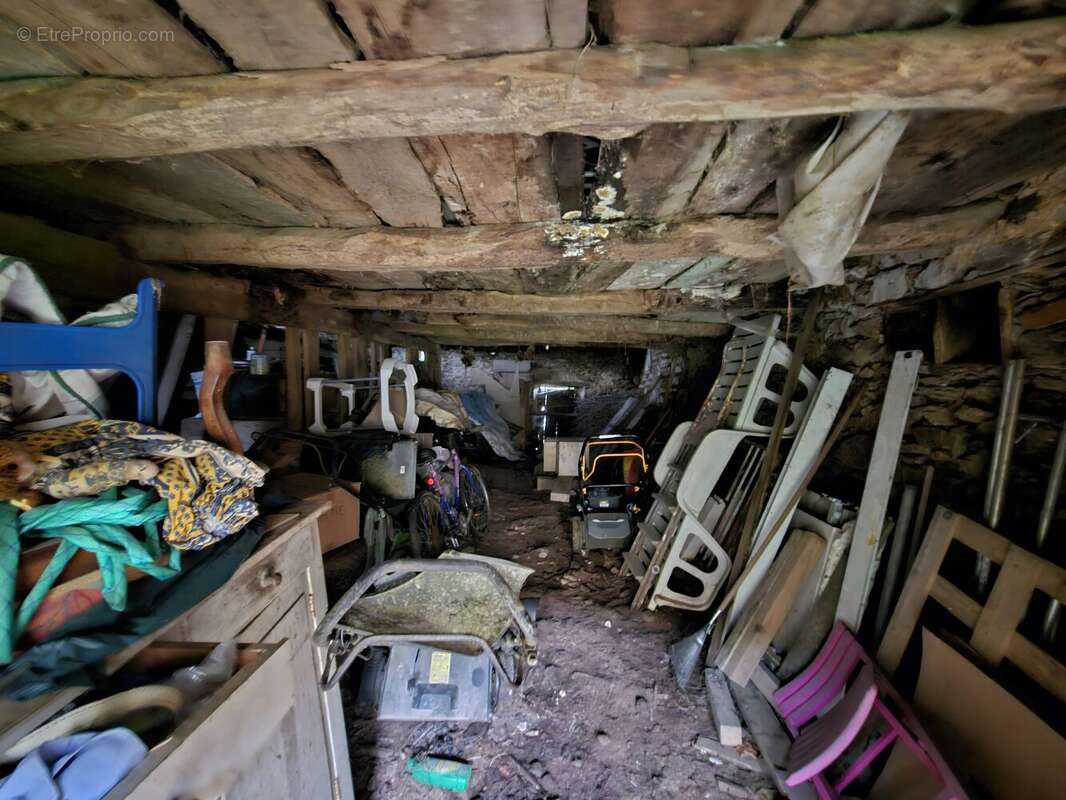 Charmante maison en pierre avec grange et fort potentiel dans un hameau paisible - photo 12