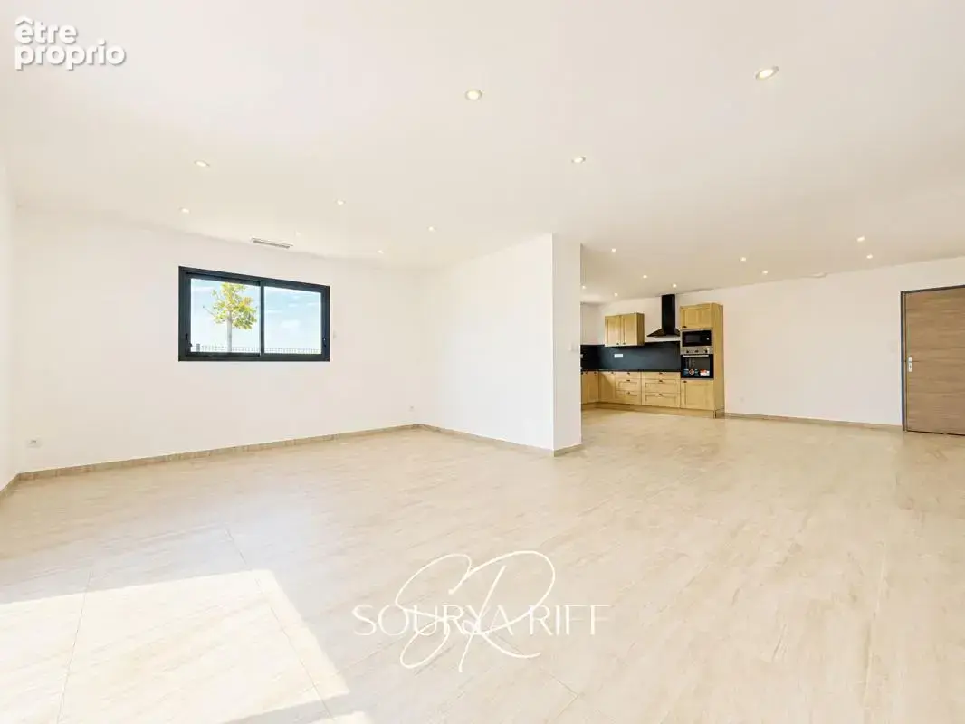 Maison de plain-pied avec climatisation, piscine et garage - photo 7