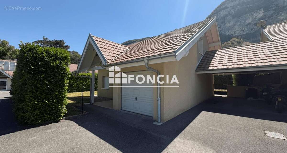 Étrembières – Villa mitoyenne 5 chambres avec jardin de 308 m², garage et abri voiture, à proximité de la douane de Veyrier - photo 3