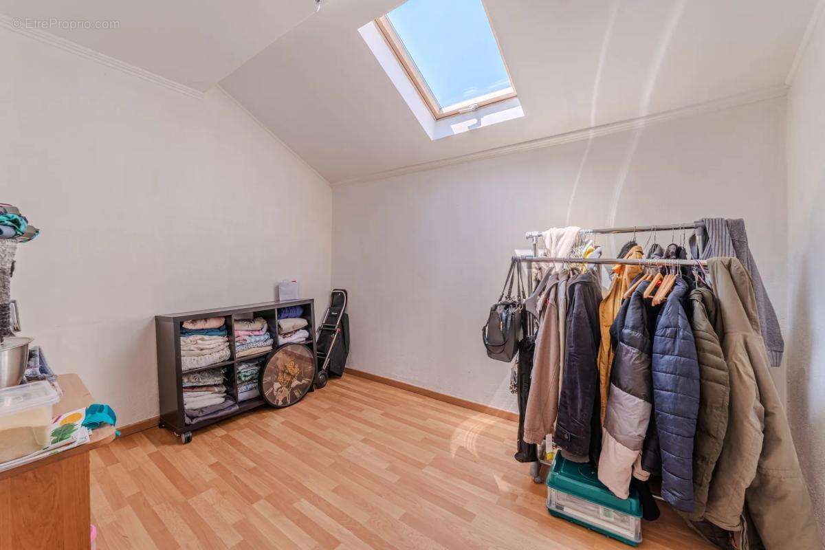 69400 - ARNAS - Maison familiale de 133 m² avec terrain - photo 9