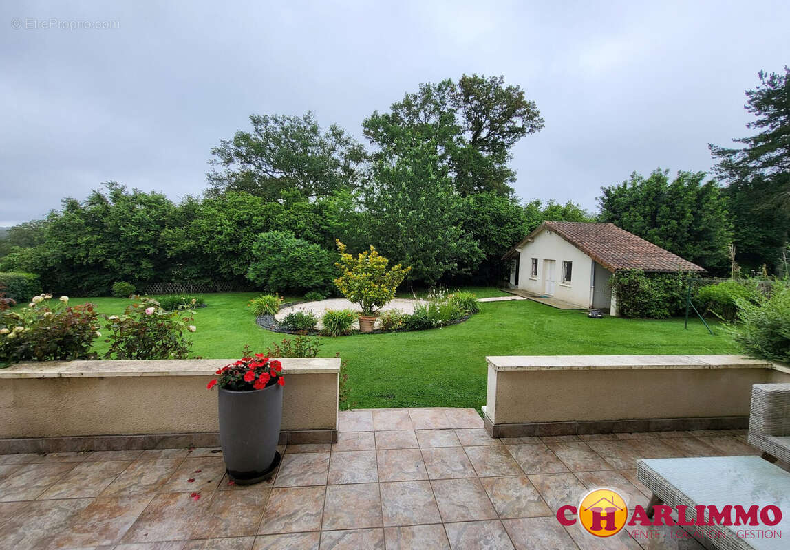 Maison à SAINT-JUNIEN