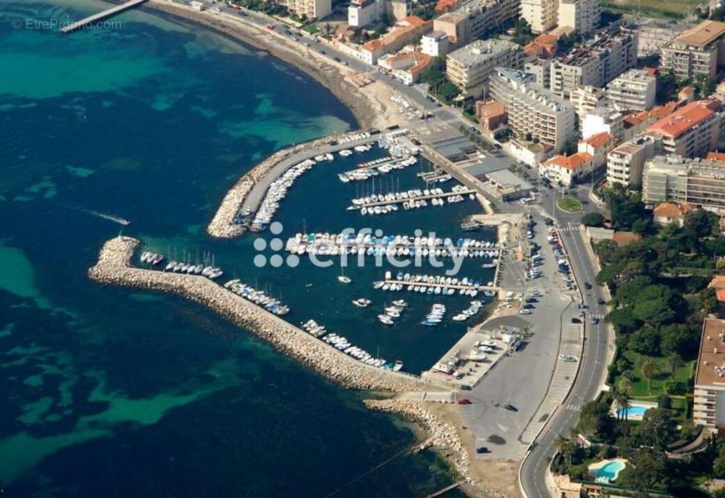 Parking à CANNES