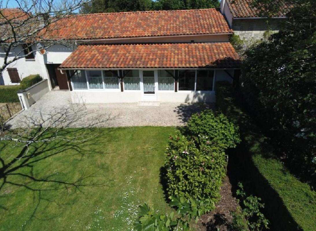 Maison à CHEF-BOUTONNE