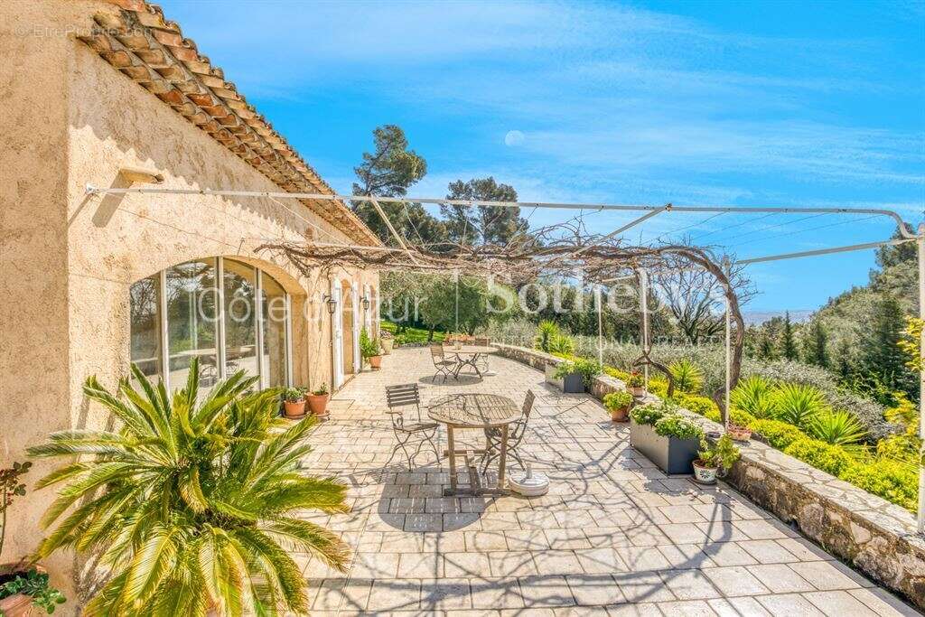 Somptueuse villa provençale avec vue dégagée, aperçu mer et piscine chauffée, à Cabris - photo 3