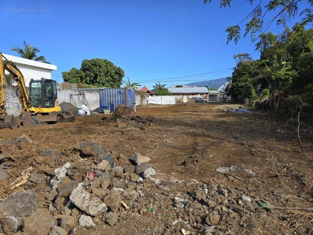 Terrain à SAINT-PIERRE