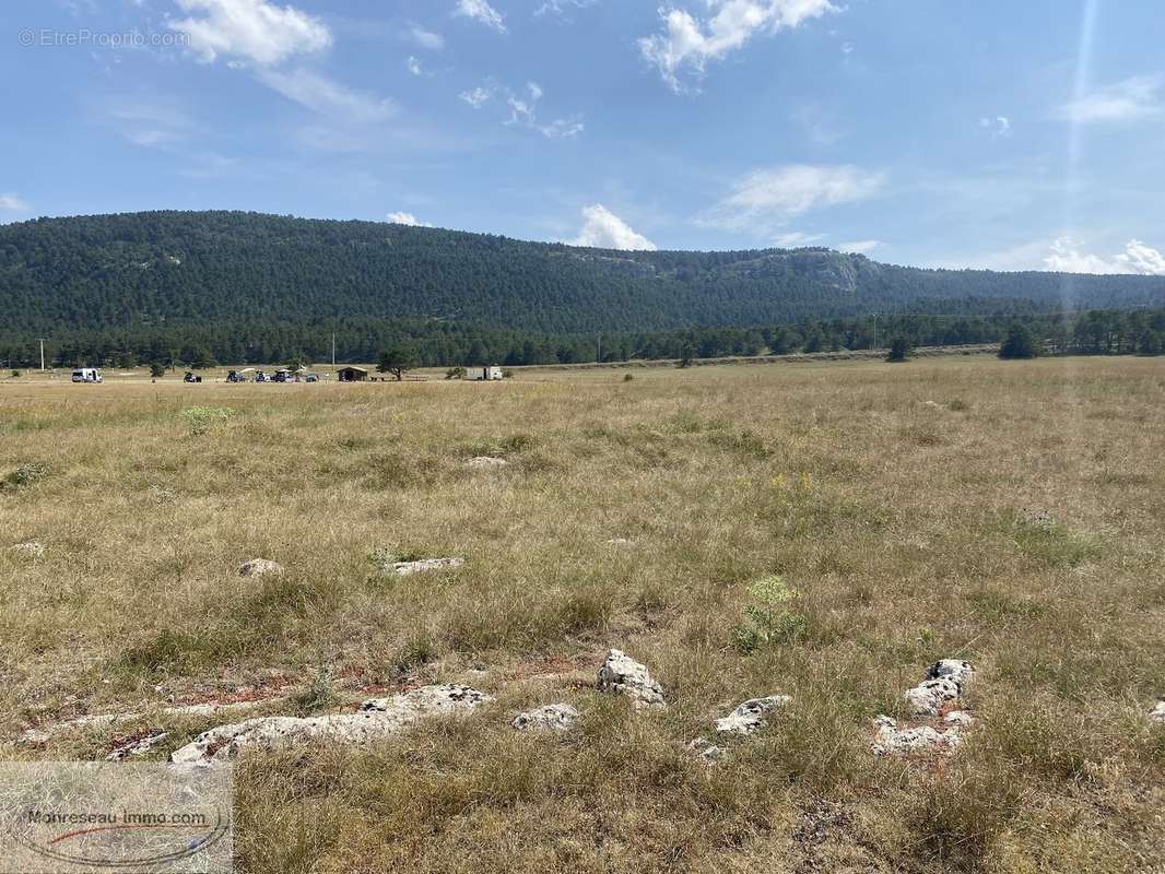 Terrain à GREOLIERES