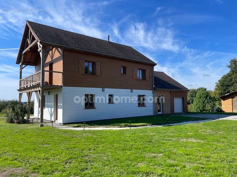 Maison à SAINT-ETIENNE-DE-FURSAC