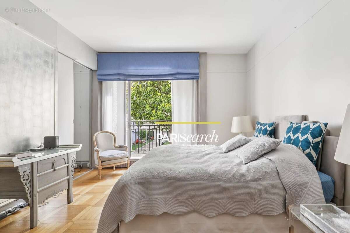 Appartement à PARIS-8E