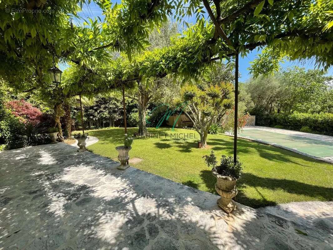 Maison à ROQUEFORT-LES-PINS