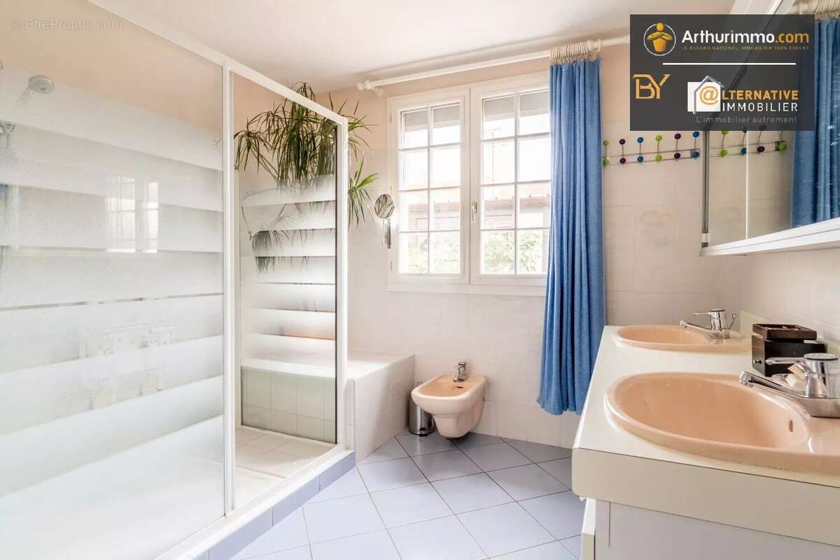 Maison à BOUGUENAIS