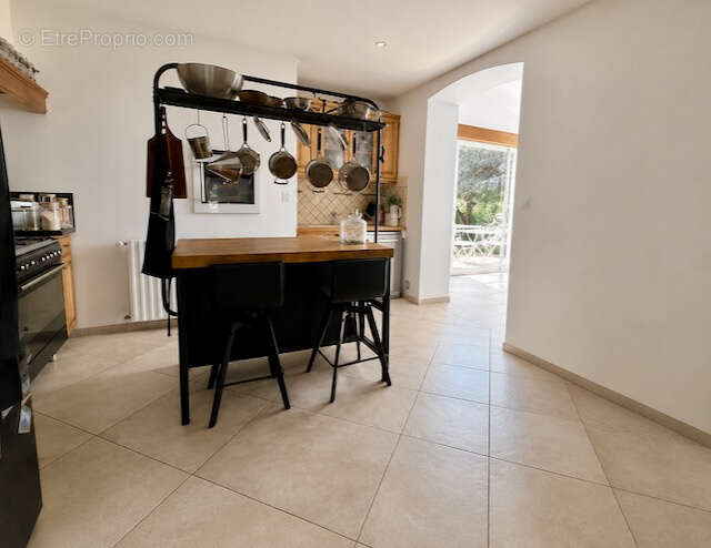 Maison familiale avec appartement et piscine sur 3020m2 de terrain - photo 7