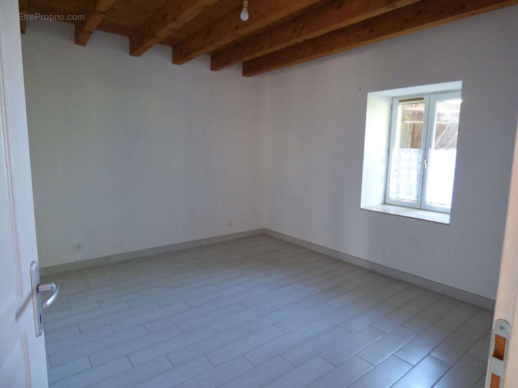 Maison ancienne et dépendances et 2 896 m² de terrain - photo 7