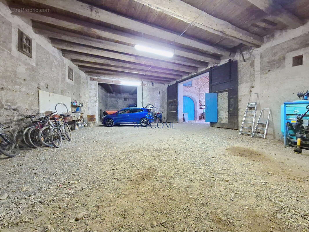 Commerce à SAINT-ANDRE-DE-SANGONIS