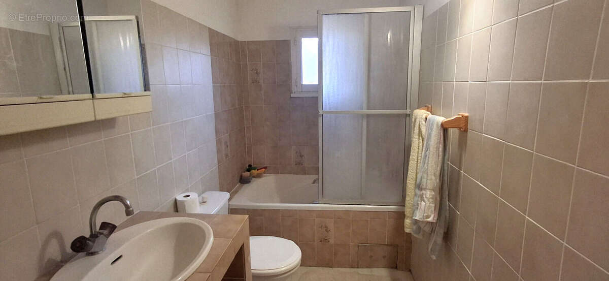 Exclusivité - Mas d'environ 200m² à rénover, beau projet, superbe environnement! - photo 16