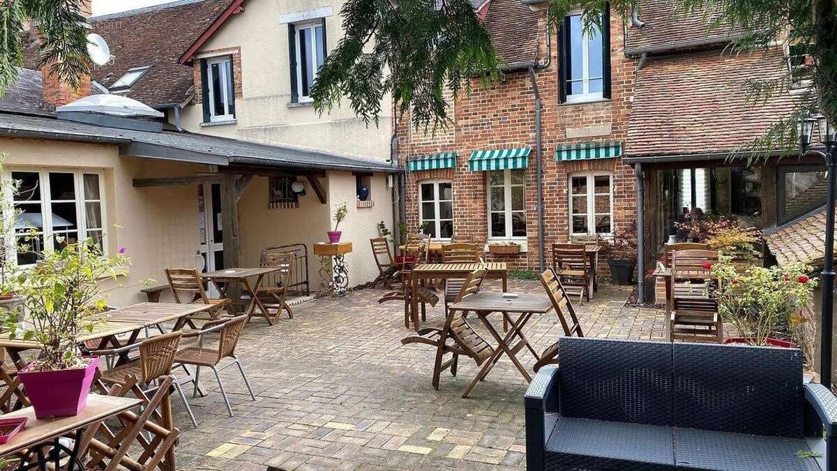 Commerce 595 m² à Brinon-Sur-Sauldre  - photo 5