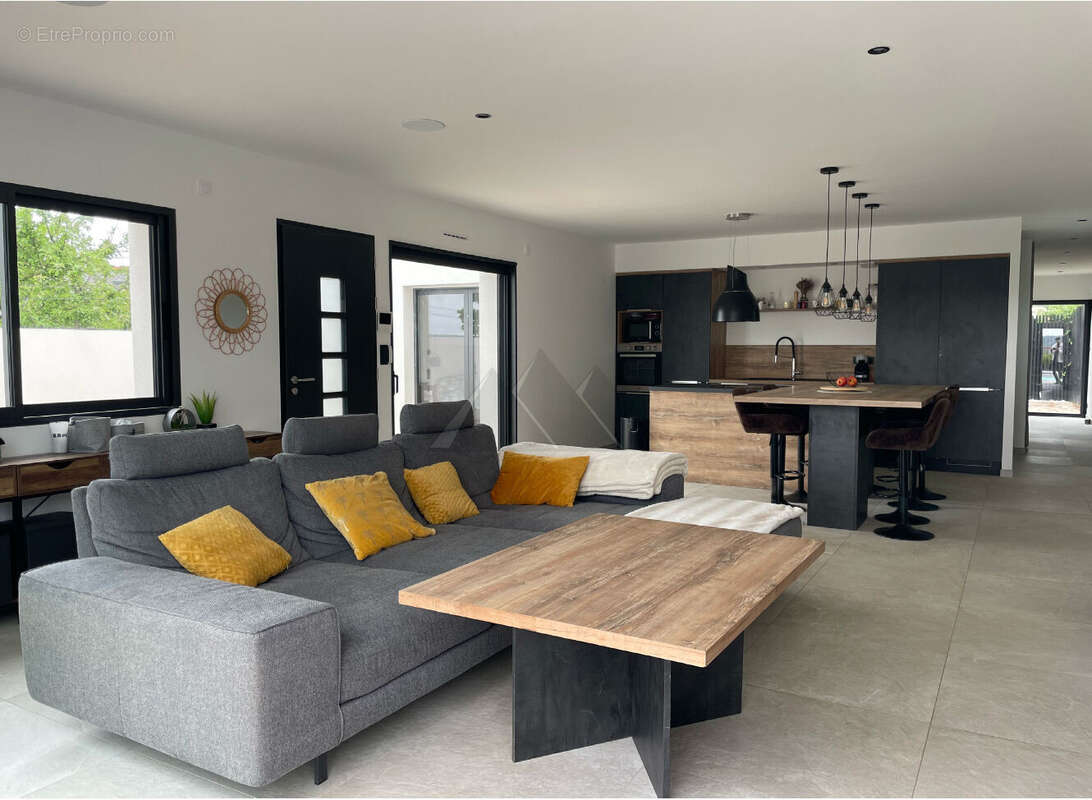 Maison à LE RELECQ-KERHUON