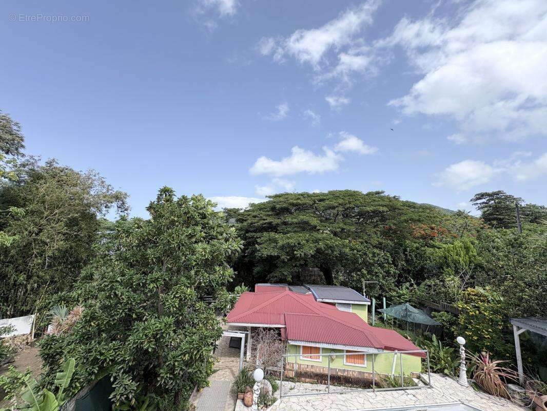 A VENDRE : VILLA F9 à Trois Rivière (97114) - photo 8