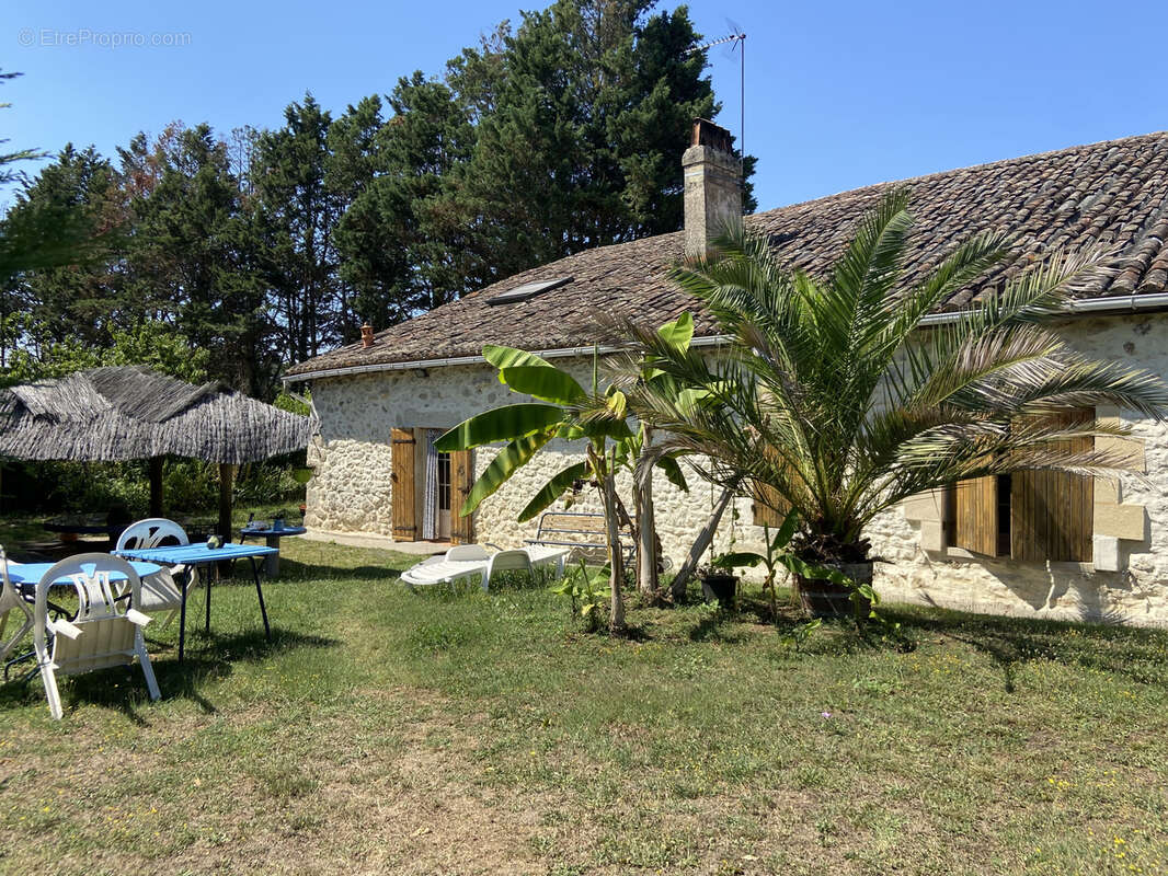 Maison à PUJOLS