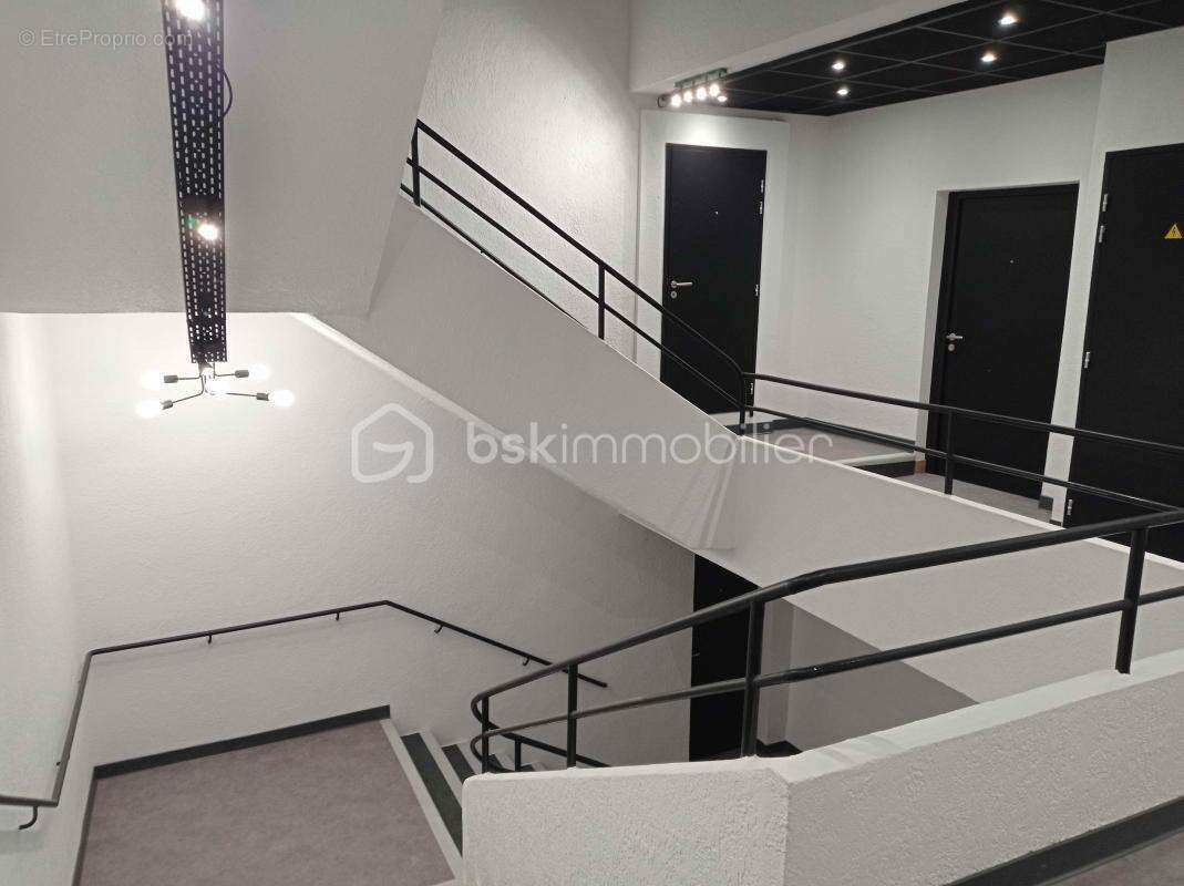 Proximite centre -ville, superbe appartement t3 neuf avec grande terrasse , le long du doubs!!!! - photo 13