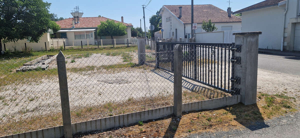 Margaux jolie terrain à bâtir entièrement clos zone UA - photo 5