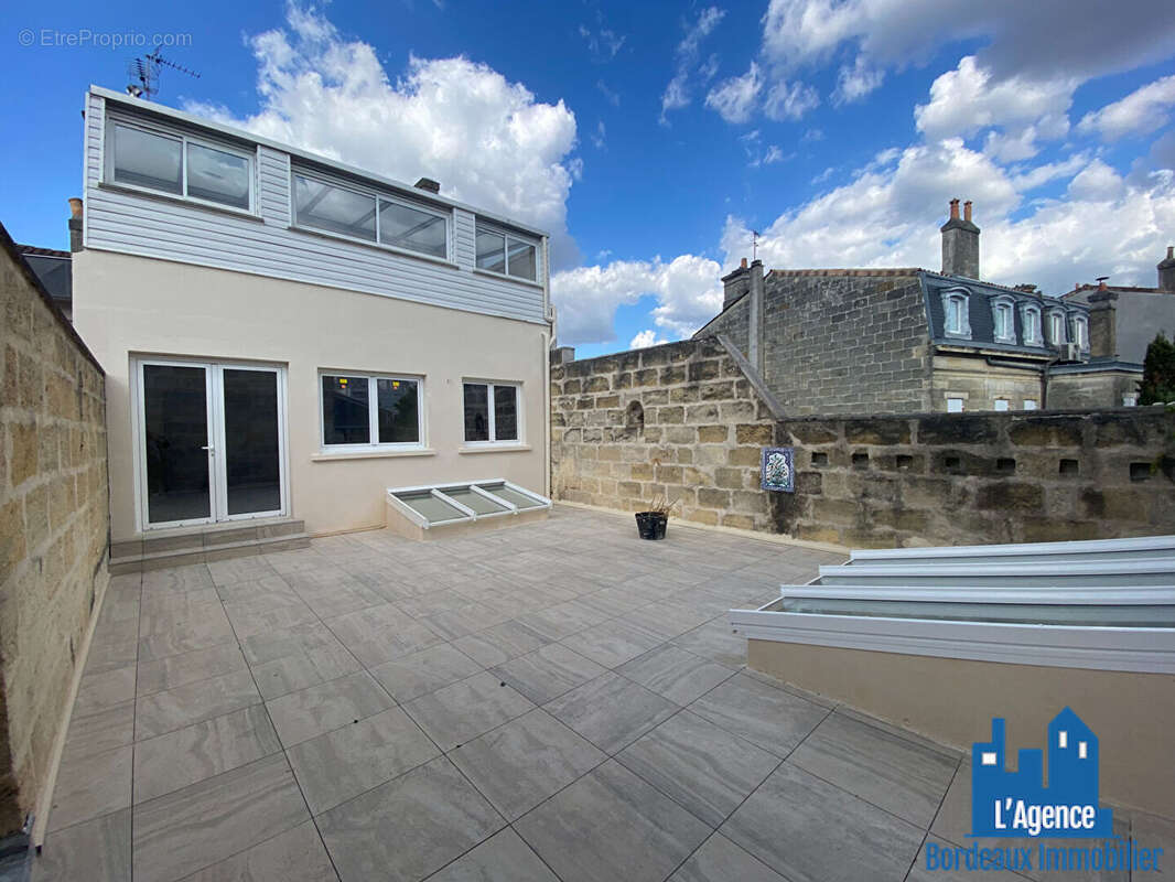 Bordeaux - croix blanche - appartement de 55 m² avec une terrasse de 54 m² . benoît trement - o6 51 26 22 32. - photo 4