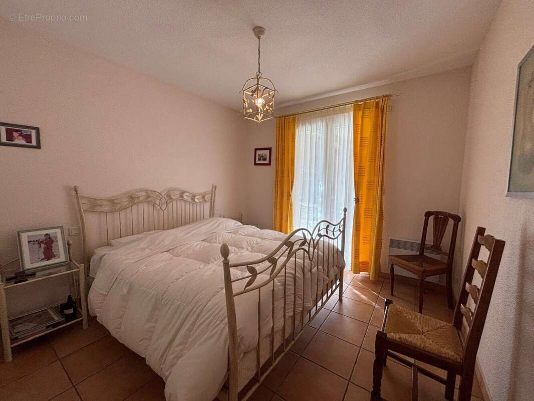 chambre 2 avec salle d'eau - Maison à SOREDE
