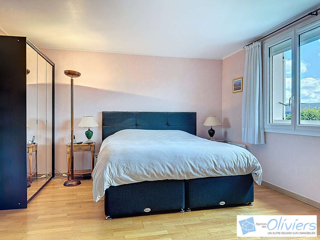 Maison à VOISINS-LE-BRETONNEUX