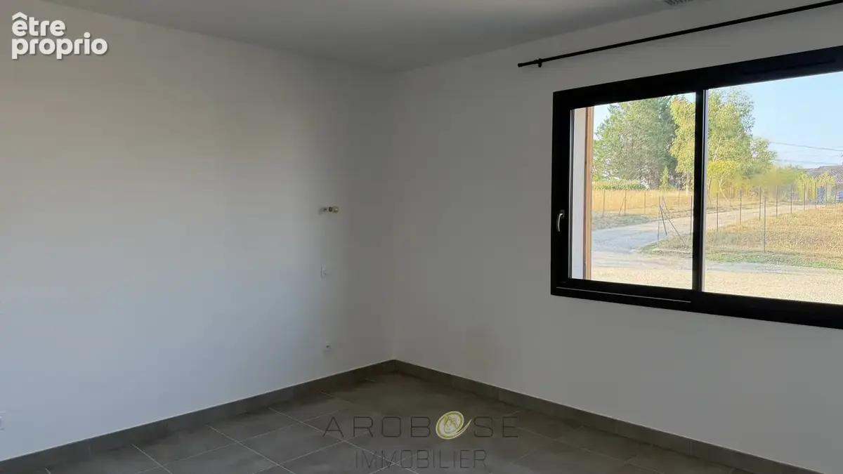 Villa contemporaine de plain-pied avec garage et jardin . - photo 13