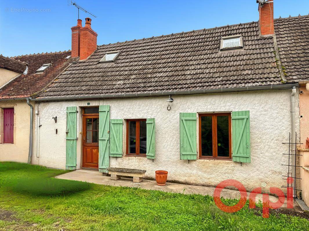 Maison à AINAY-LE-VIEIL